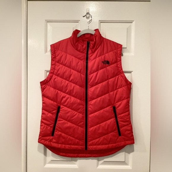 NWOT - North Face Red Puffer Vest - L - Picture 4 of 11
